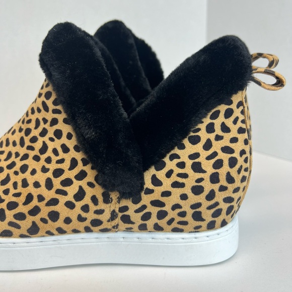 Rouge Helium Womens Faux Fur Trimmed Ankle Booties Sz 8.5M Tried on only NWOB - Picture 9 of 15